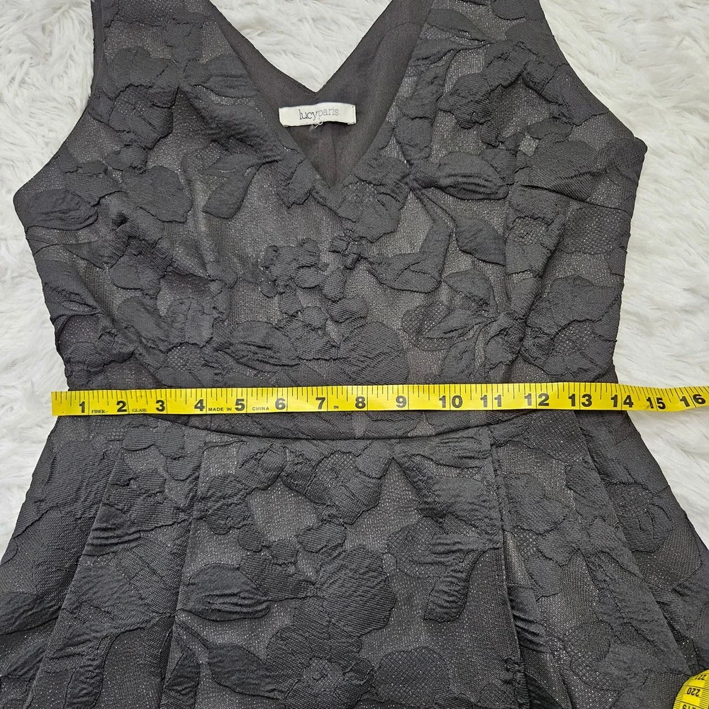Lucy Paris Black Floral Sparkly V-neck Sleeveless Fit & Flare Dress. Size M‎